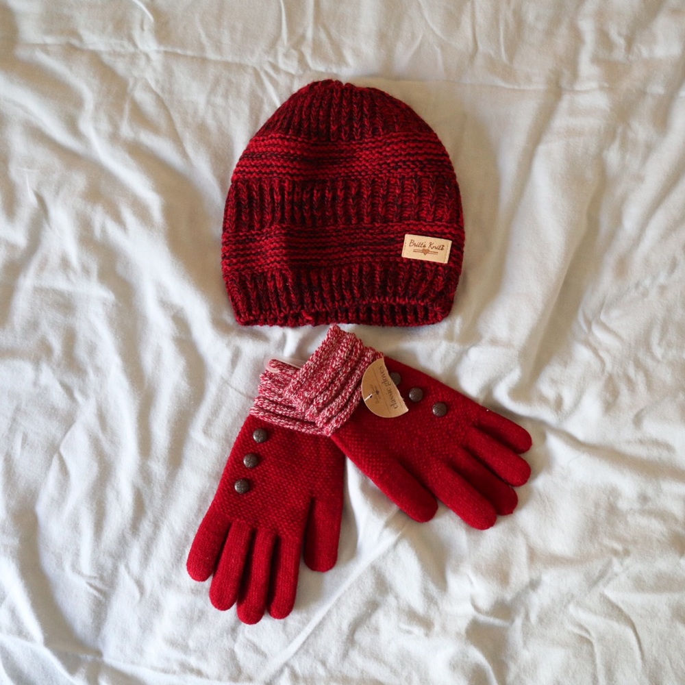 Knit hat and gloves set